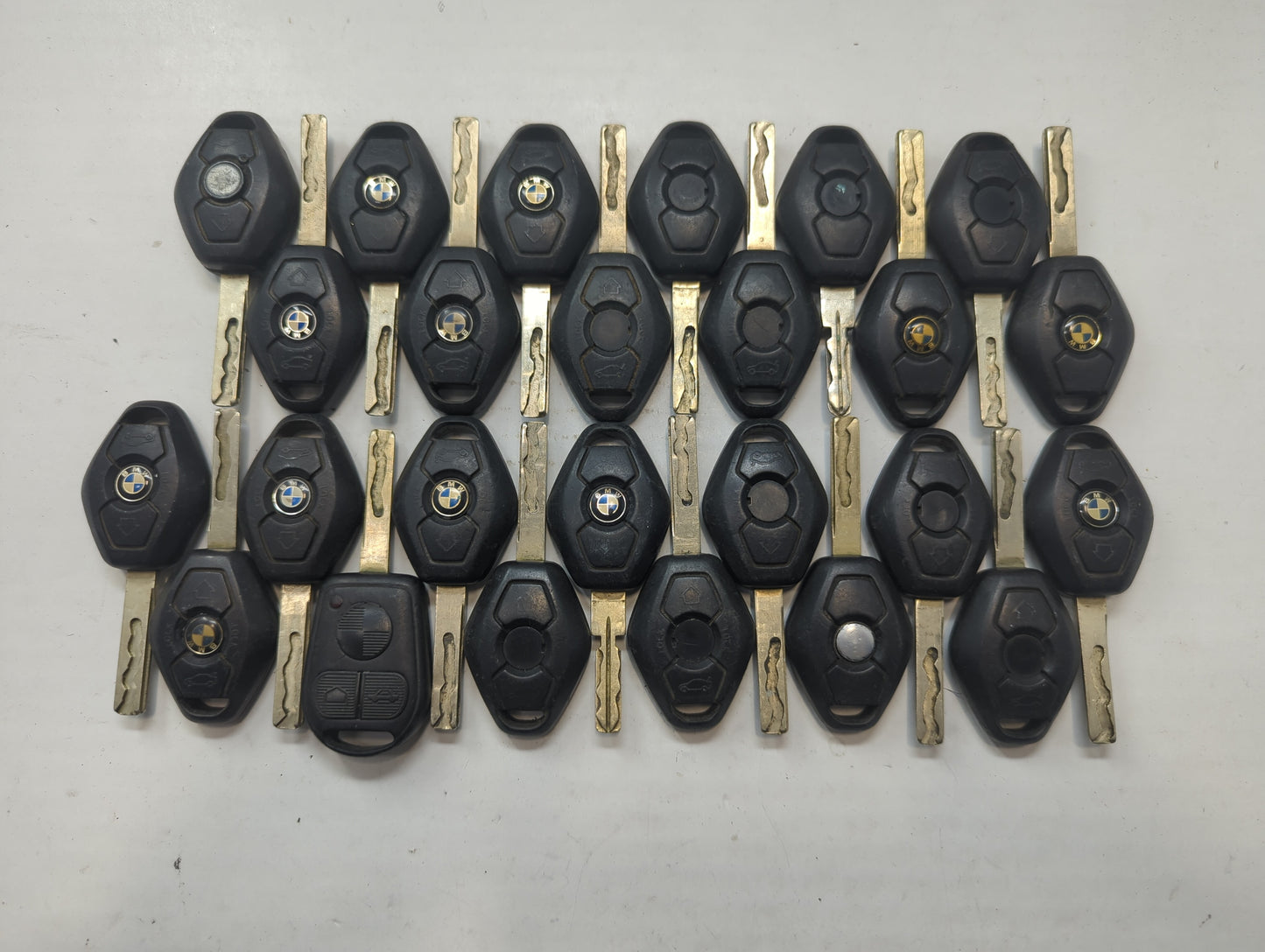 Lot of 25 Bmw Keyless Entry Remote Fob MIXED FCC IDS MIXED PART NUMBERS - Oemusedautoparts1.com