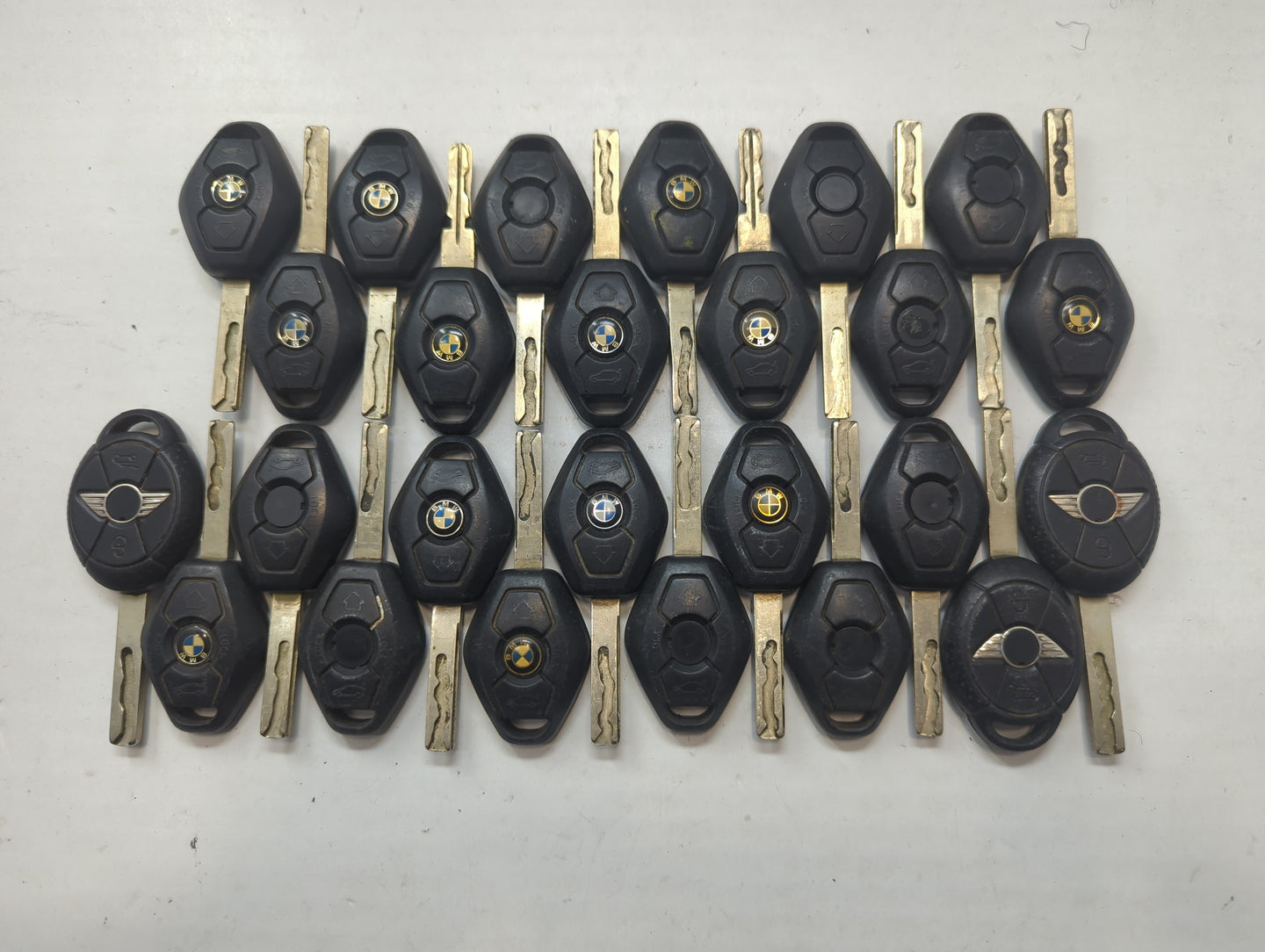 Lot of 25 Bmw Keyless Entry Remote Fob MIXED FCC IDS MIXED PART NUMBERS - Oemusedautoparts1.com