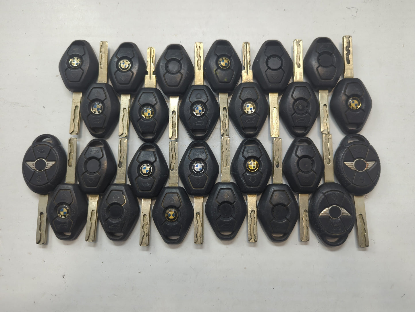 Lot of 25 Bmw Keyless Entry Remote Fob MIXED FCC IDS MIXED PART NUMBERS - Oemusedautoparts1.com