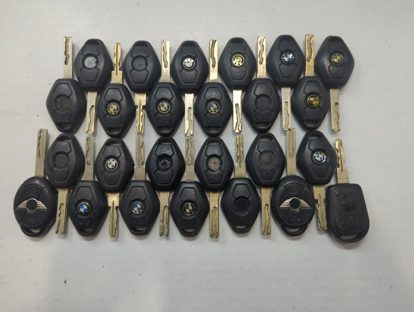 Lot of 25 Bmw Keyless Entry Remote Fob MIXED FCC IDS MIXED PART NUMBERS - Oemusedautoparts1.com