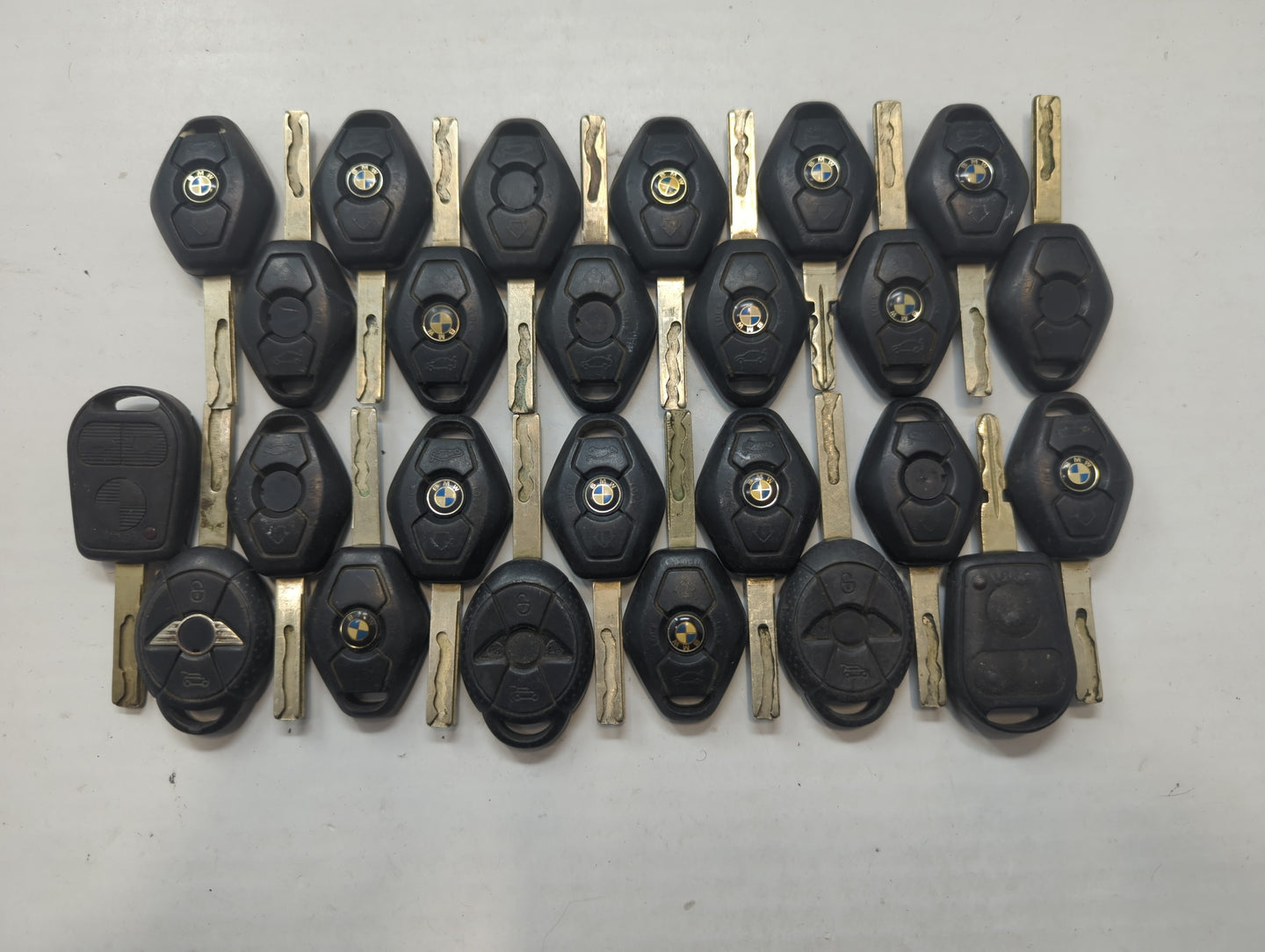Lot of 25 Bmw Keyless Entry Remote Fob MIXED FCC IDS MIXED PART NUMBERS - Oemusedautoparts1.com
