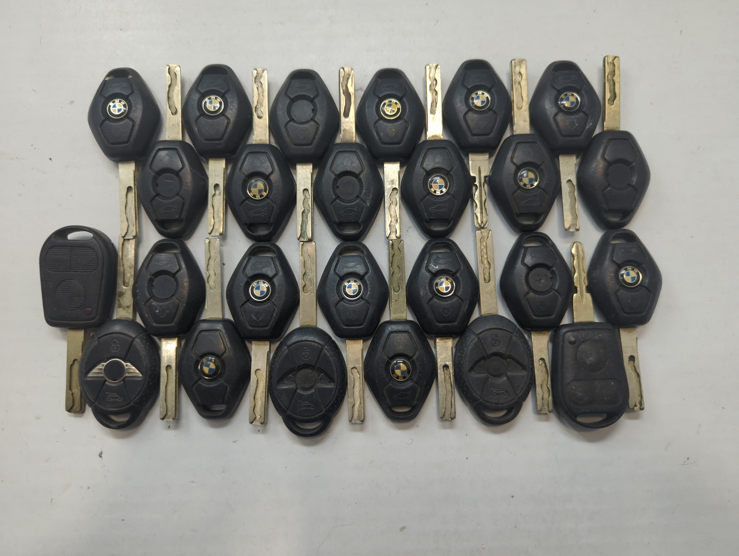Lot of 25 Bmw Keyless Entry Remote Fob MIXED FCC IDS MIXED PART NUMBERS - Oemusedautoparts1.com