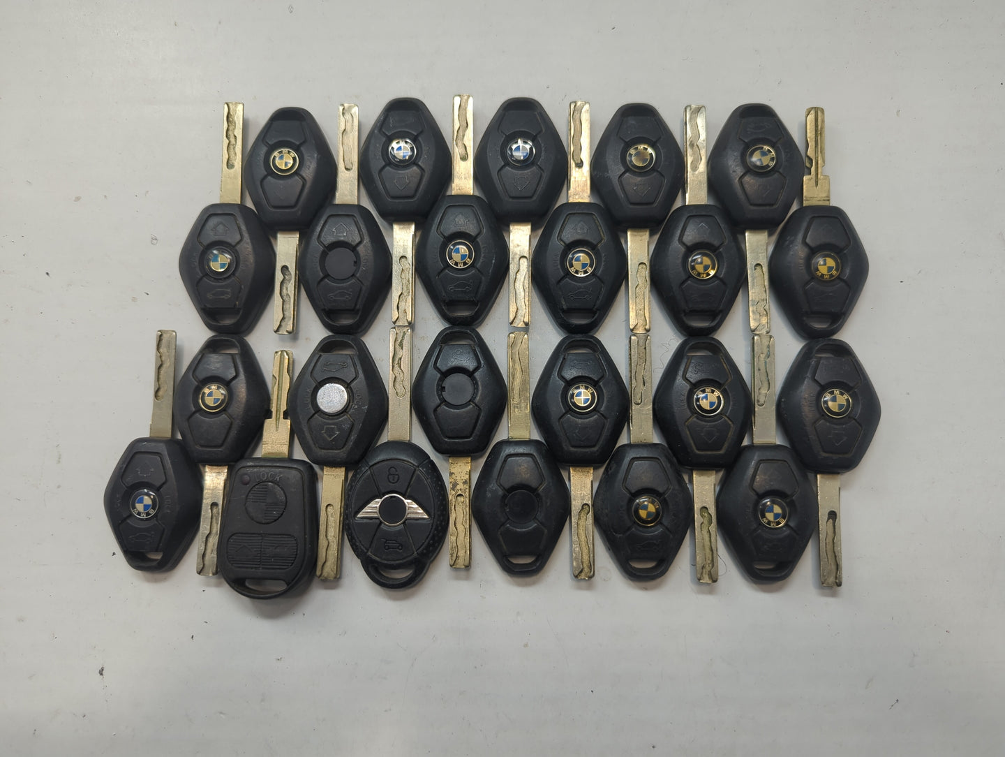 Lot of 25 Bmw Keyless Entry Remote Fob MIXED FCC IDS MIXED PART NUMBERS - Oemusedautoparts1.com