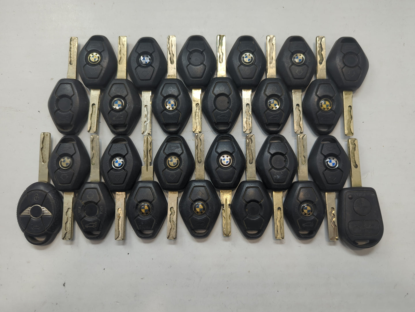 Lot of 25 Bmw Keyless Entry Remote Fob MIXED FCC IDS MIXED PART NUMBERS - Oemusedautoparts1.com