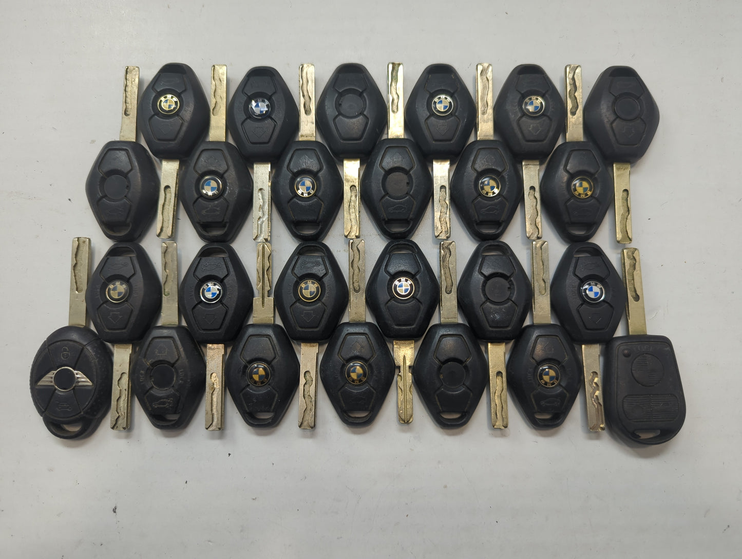 Lot of 25 Bmw Keyless Entry Remote Fob MIXED FCC IDS MIXED PART NUMBERS - Oemusedautoparts1.com