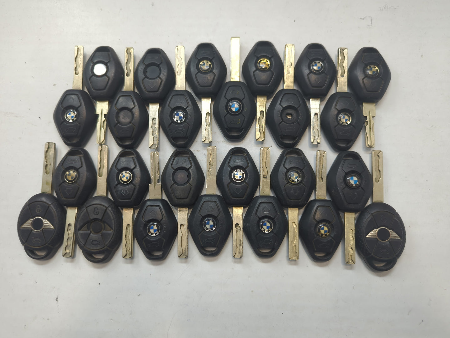 Lot of 25 Bmw Keyless Entry Remote Fob MIXED FCC IDS MIXED PART NUMBERS - Oemusedautoparts1.com