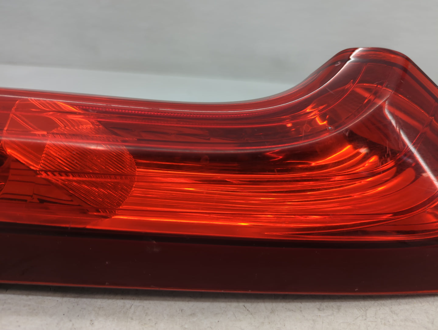 2012-2014 Honda Cr-V Tail Light Assembly Passenger Right OEM P/N:Z4 AO UH 10B Fits Fits 2012 2013 2014 OEM Used Auto Parts - Oemusedautoparts1.com