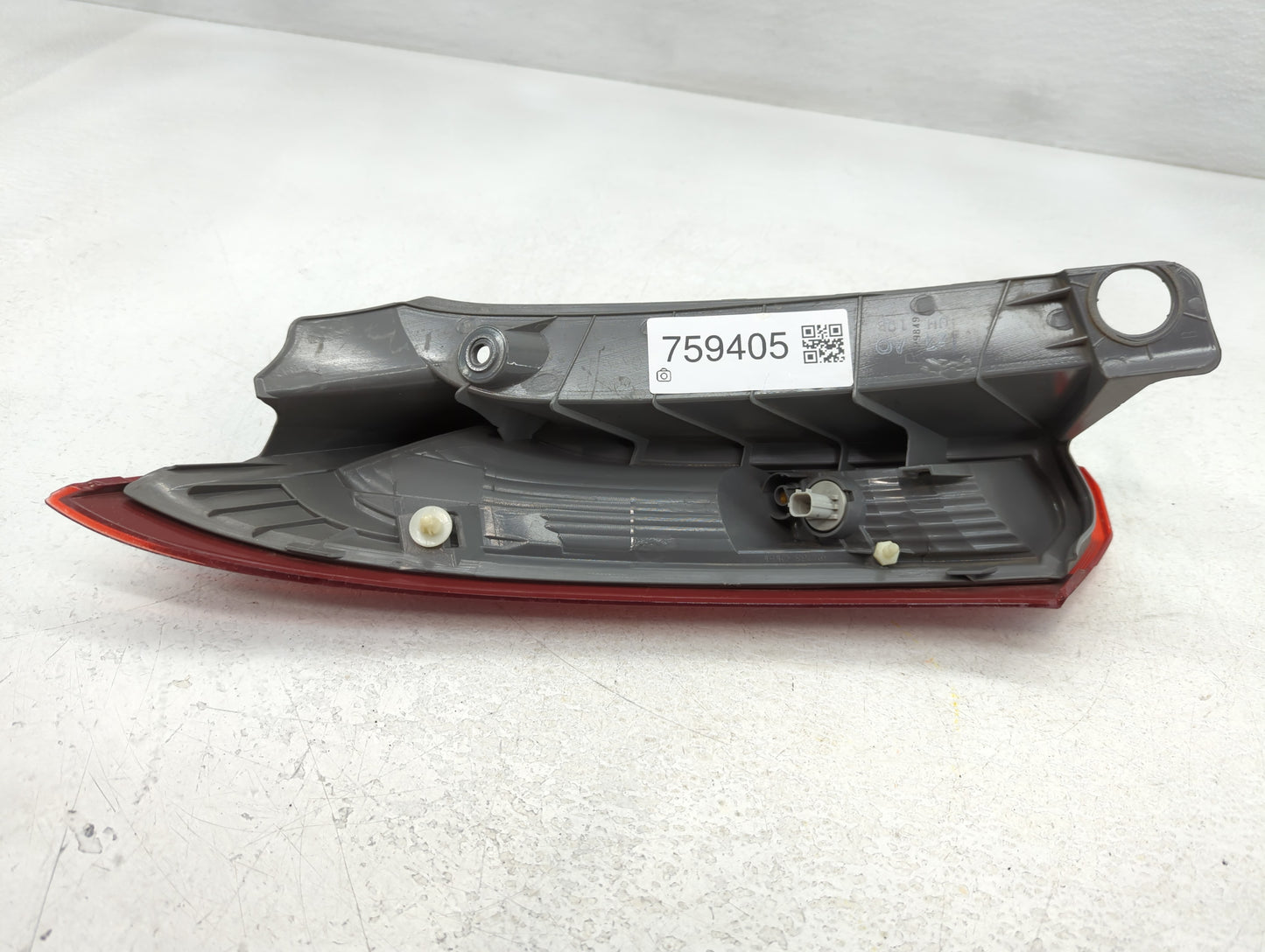 2012-2014 Honda Cr-V Tail Light Assembly Passenger Right OEM P/N:Z4 AO UH 10B Fits Fits 2012 2013 2014 OEM Used Auto Parts - Oemusedautoparts1.com