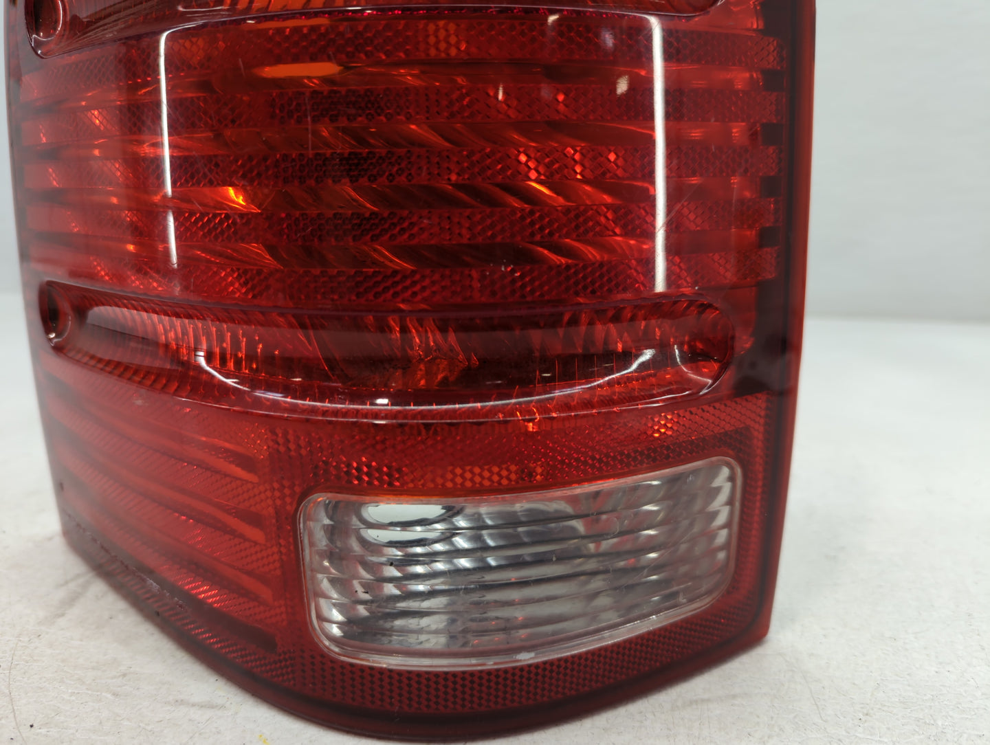 2001-2005 Ford Explorer Tail Light Assembly Driver Left OEM P/N:08-330-1909L-B Fits Fits 2001 2002 2003 2004 2005 OEM Used Auto Parts - Oemusedautoparts1.com