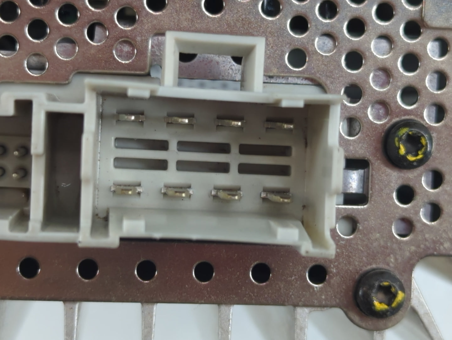 2002 Cadillac Escalade Radio AM FM Cd Player Receiver Replacement P/N:15060881 Fits Fits 2001 OEM Used Auto Parts - Oemusedautoparts1.com