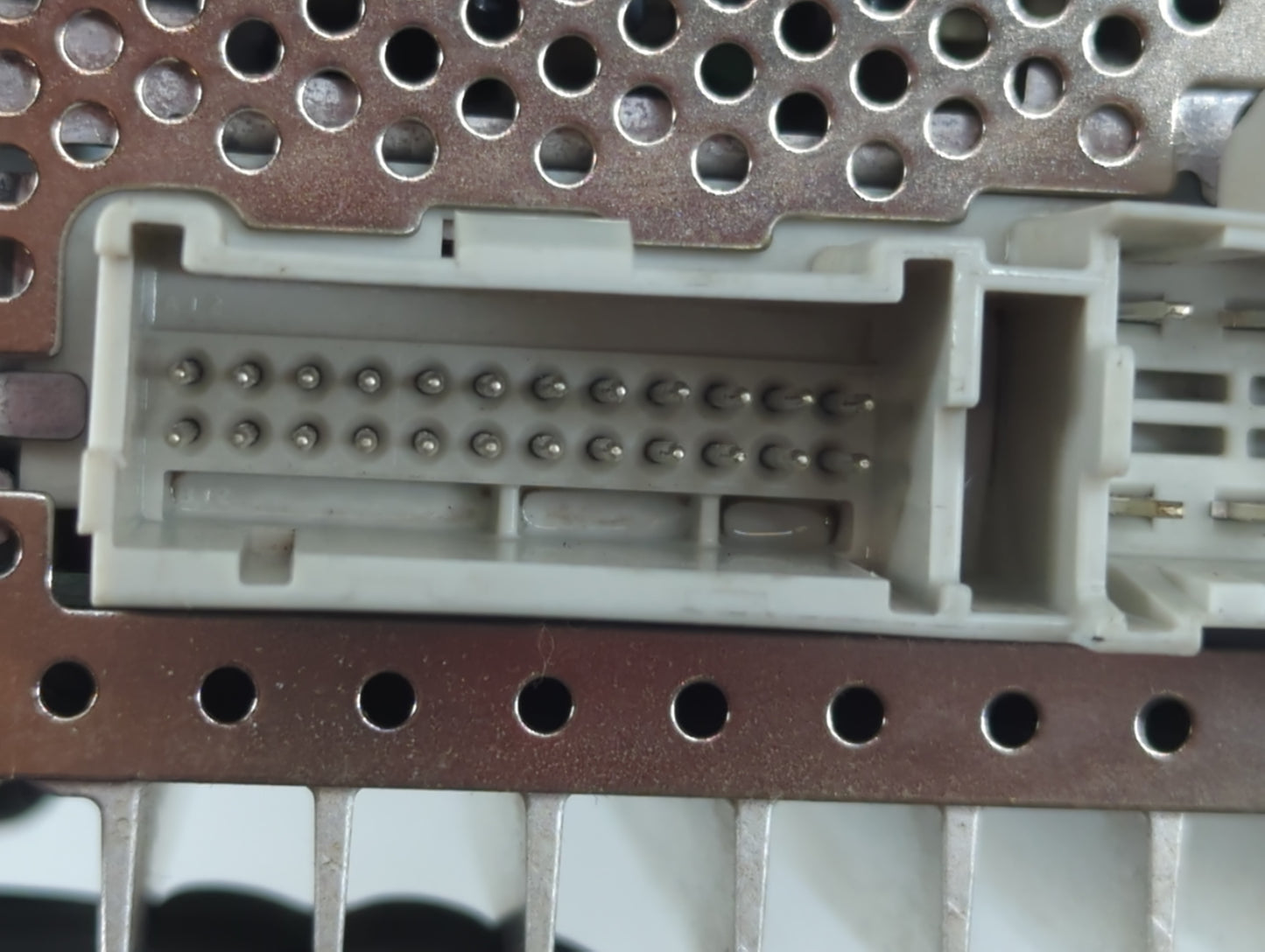 2002 Cadillac Escalade Radio AM FM Cd Player Receiver Replacement P/N:15060881 Fits Fits 2001 OEM Used Auto Parts - Oemusedautoparts1.com