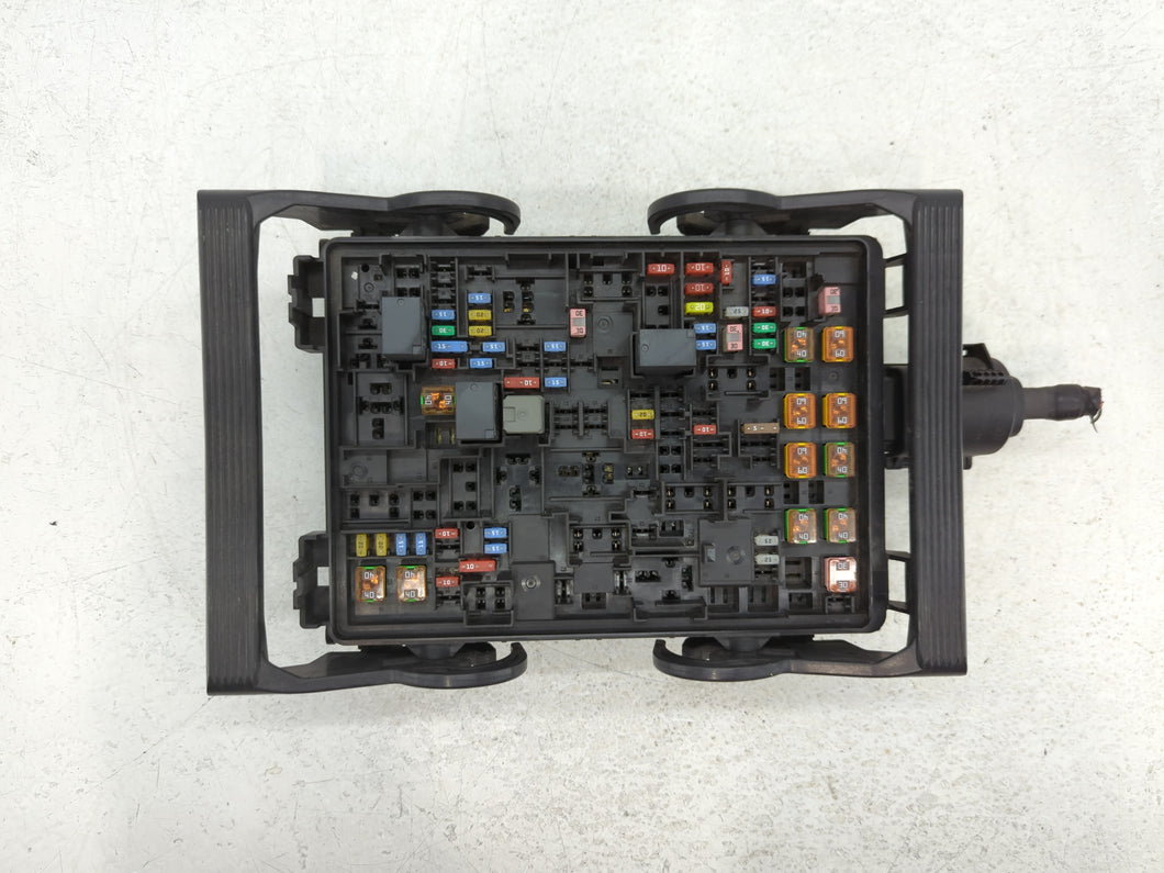 2016 Gmc Yukon Xl Fusebox Fuse Box Panel Relay Module P/N:23418066 Fits Fits 2015 2017 2018 2019 2020 OEM Used Auto Parts