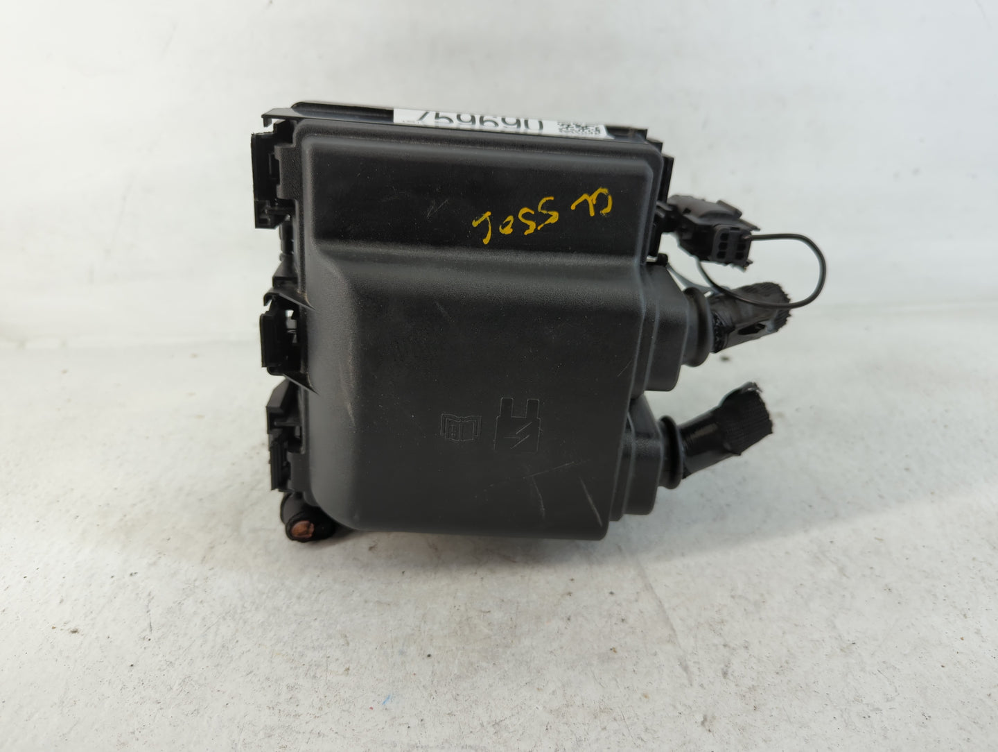 2019-2020 Ford Edge Fusebox Fuse Box Panel Relay Module P/N:G2GT14A075AA Fits Fits 2019 2020 OEM Used Auto Parts - Oemusedautoparts1.com