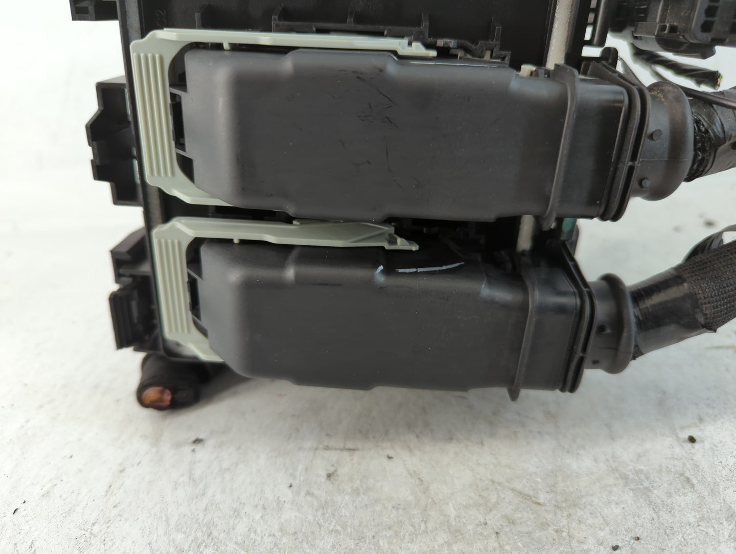 2019-2020 Ford Edge Fusebox Fuse Box Panel Relay Module P/N:G2GT14A075AA Fits Fits 2019 2020 OEM Used Auto Parts - Oemusedautoparts1.com