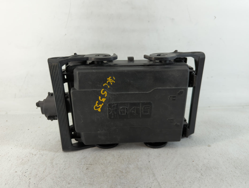 2020 Gmc Yukon Xl 1500 Fusebox Fuse Box Panel Relay Module P/N:84114437 Fits Fits 2015 2016 2017 2018 2019 OEM Used Auto Parts