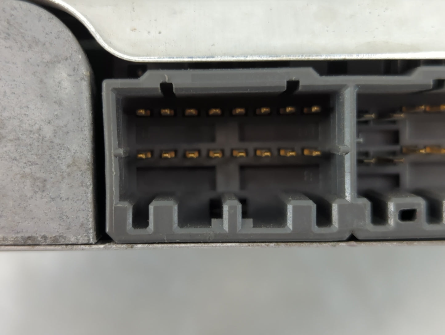 2004-2005 Lexus Es330 PCM Engine Control Computer ECU ECM PCU OEM P/N:89661-33B30 Fits Fits 2004 2005 OEM Used Auto Parts - Oemusedautoparts1.com