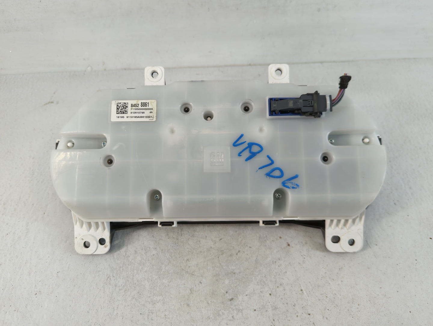 2019 Chevrolet Equinox Instrument Cluster Speedometer Gauges P/N:84528861 Fits OEM Used Auto Parts - Oemusedautoparts1.com