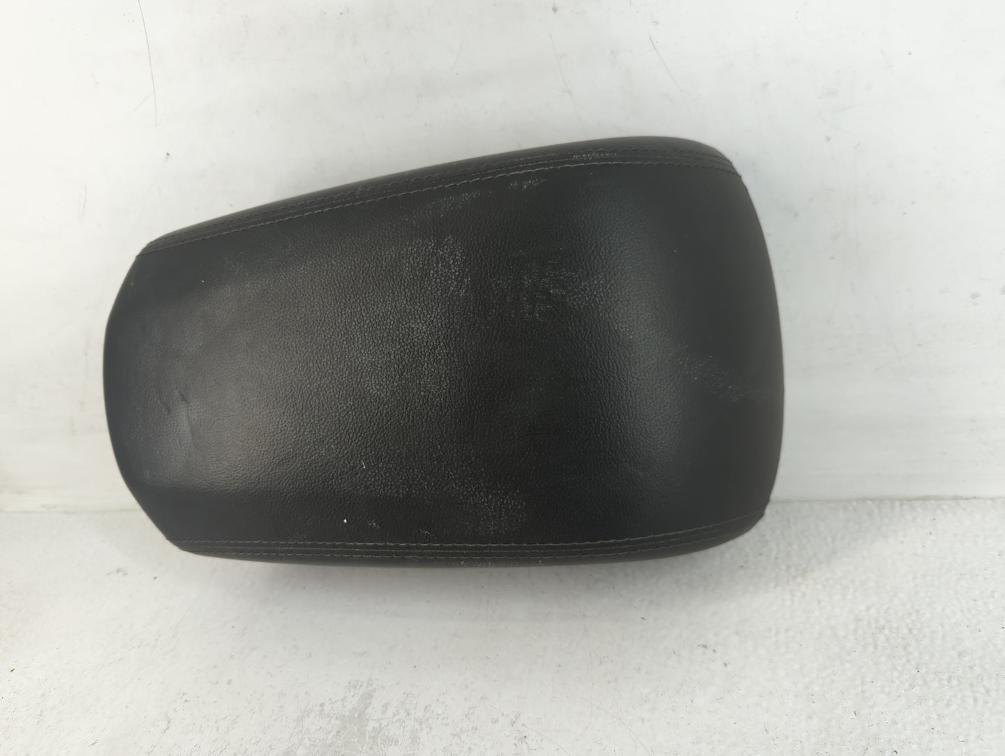 2017 Hyundai Santa Fe Center Console Armrest Cover Lid Fits OEM Used Auto Parts - Oemusedautoparts1.com