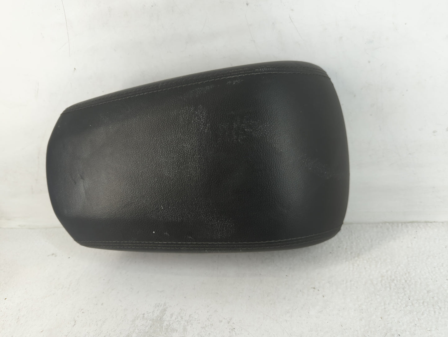 2017 Hyundai Santa Fe Center Console Armrest Cover Lid Fits OEM Used Auto Parts - Oemusedautoparts1.com