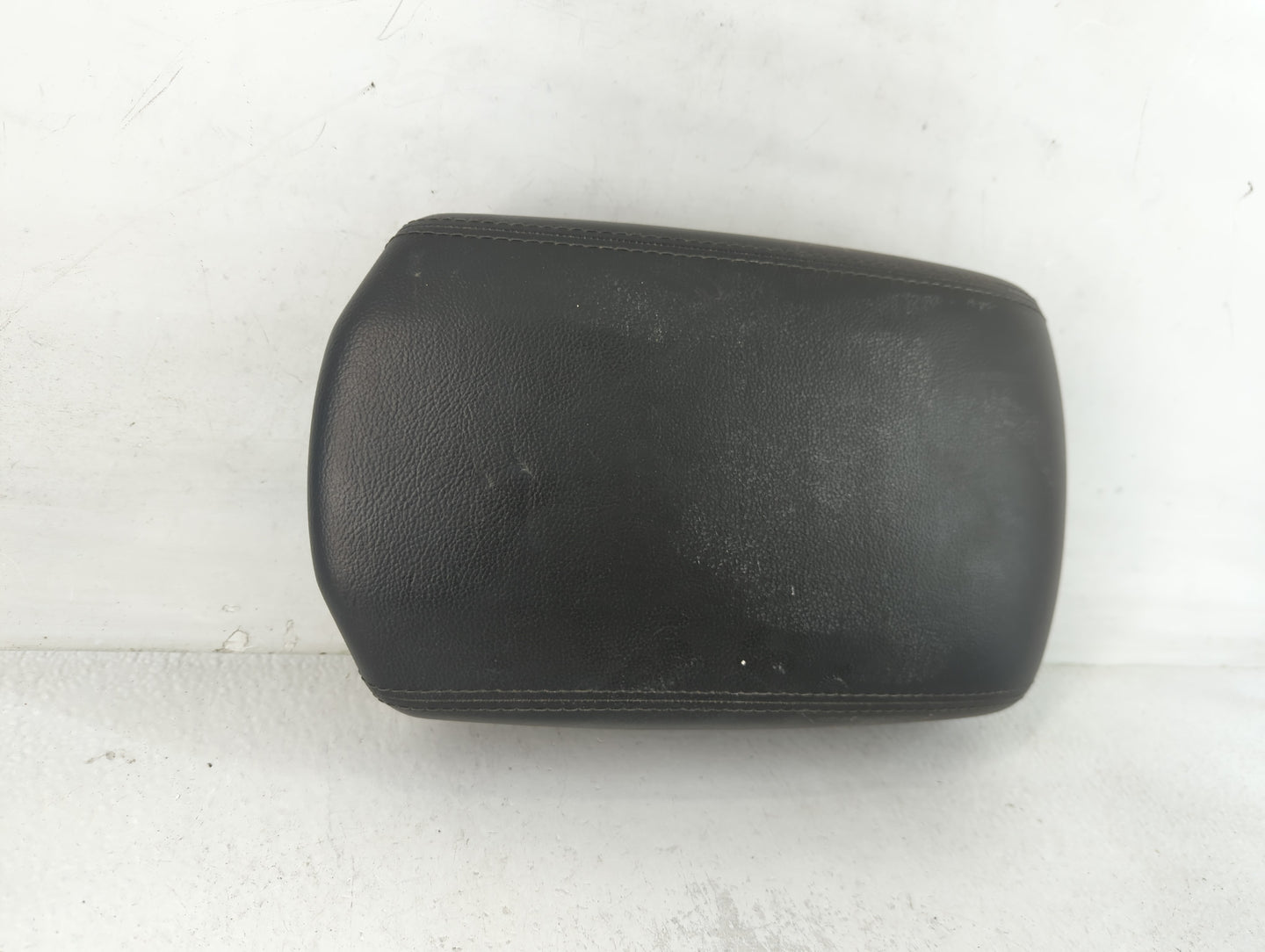 2017 Hyundai Santa Fe Center Console Armrest Cover Lid Fits OEM Used Auto Parts - Oemusedautoparts1.com