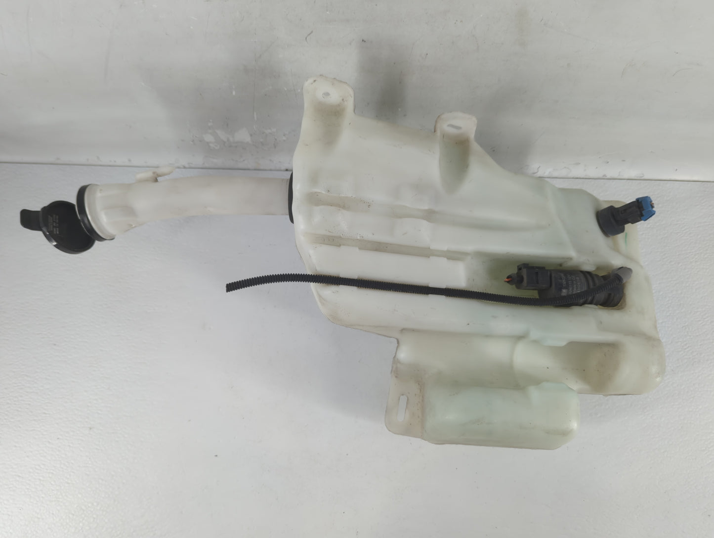 2010-2016 Buick Lacrosse Windshield Washer Fluid Reservoir Bottle Oem - Oemusedautoparts1.com