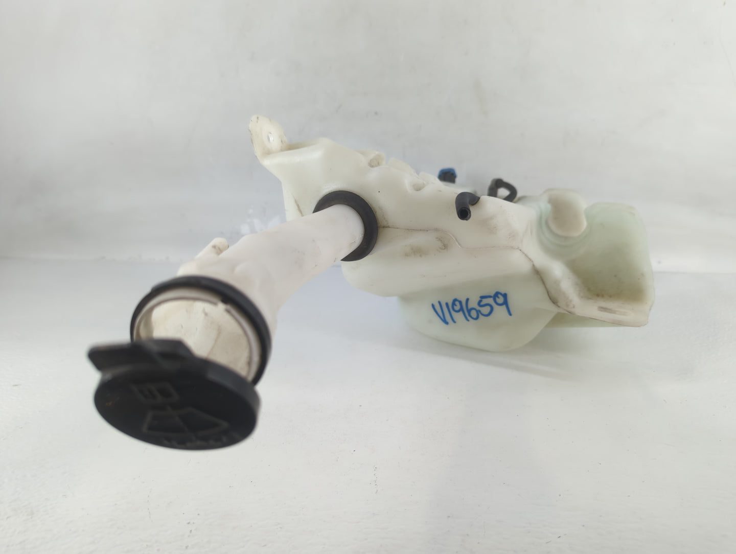 2010-2016 Buick Lacrosse Windshield Washer Fluid Reservoir Bottle Oem - Oemusedautoparts1.com