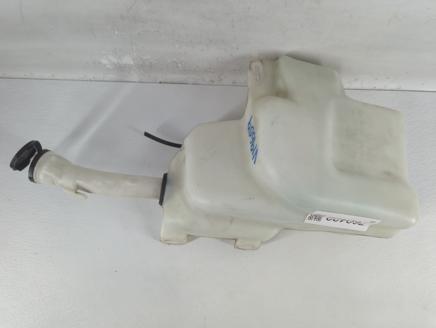 2010-2016 Buick Lacrosse Windshield Washer Fluid Reservoir Bottle Oem - Oemusedautoparts1.com