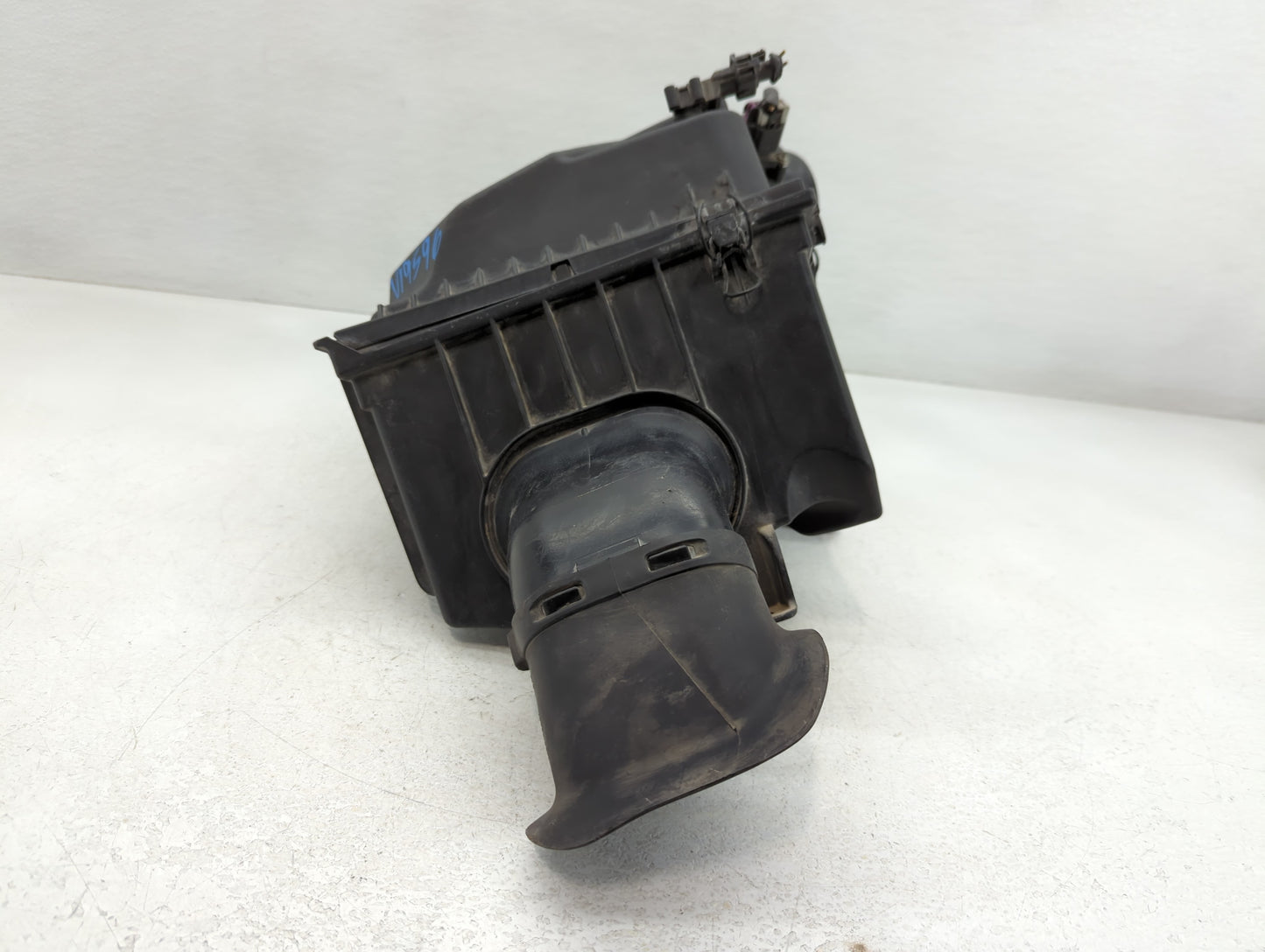 2010 Cadillac Srx Air Cleaner Intake-duct Hose Tube - Oemusedautoparts1.com