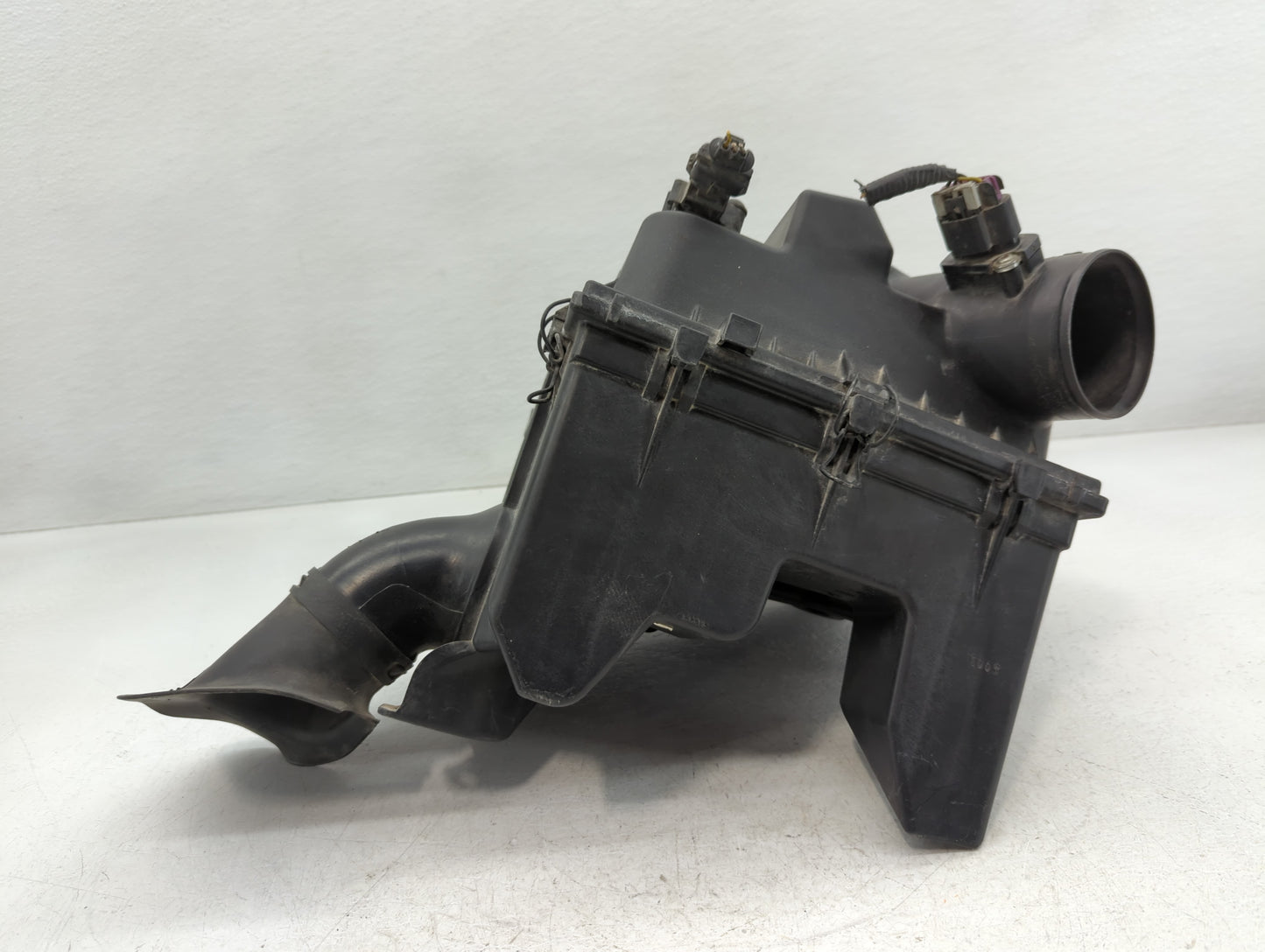 2010 Cadillac Srx Air Cleaner Intake-duct Hose Tube - Oemusedautoparts1.com