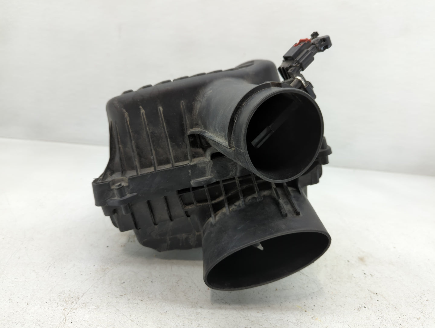 2019 Chevrolet Equinox Air Cleaner Intake-duct Hose Tube - Oemusedautoparts1.com