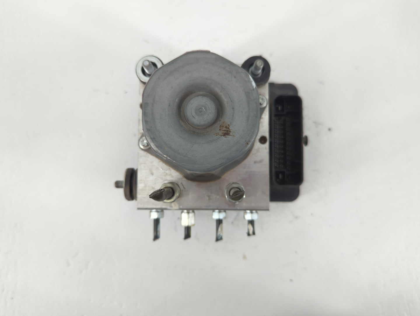 2019 Nissan Sentra ABS Pump Control Module Replacement P/N:269 886 47660 5UD0C Fits OEM Used Auto Parts - Oemusedautoparts1.com