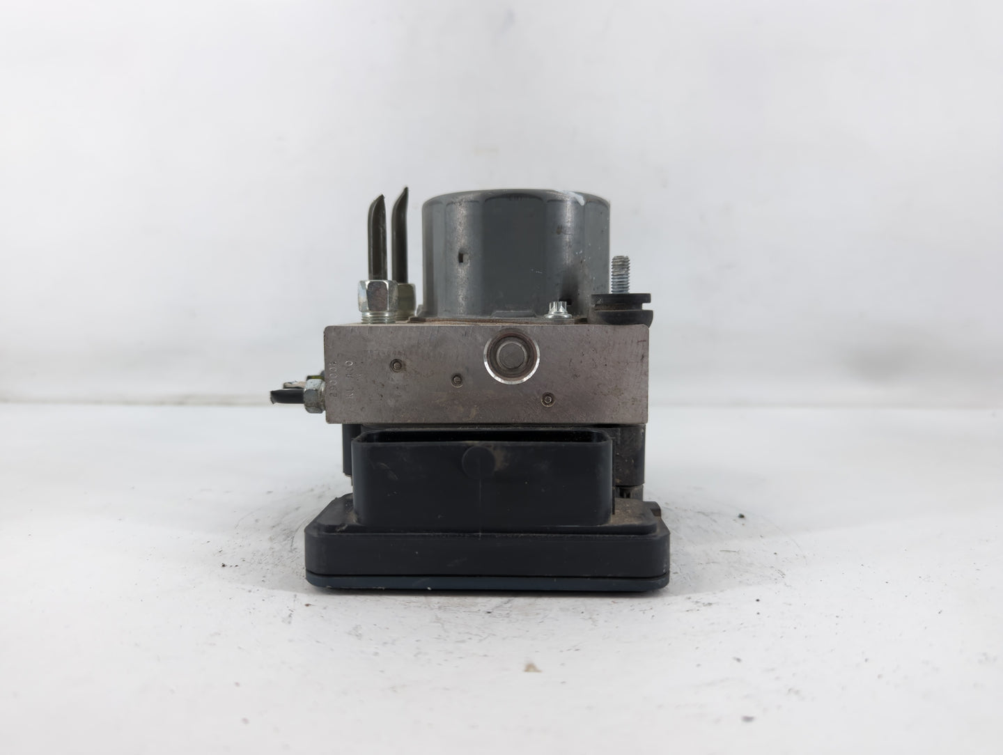 2019 Nissan Sentra ABS Pump Control Module Replacement P/N:269 886 47660 5UD0C Fits OEM Used Auto Parts - Oemusedautoparts1.com