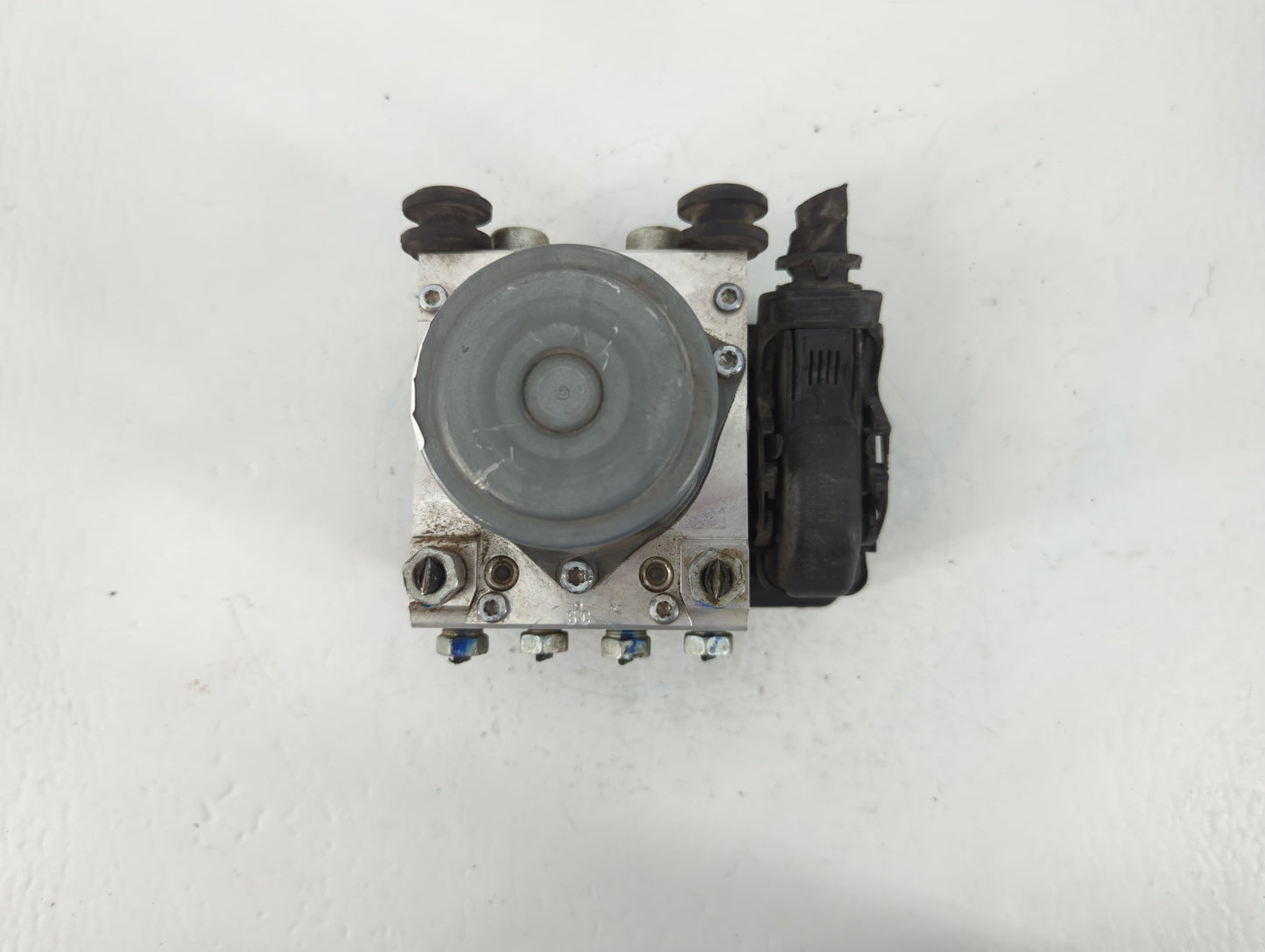 2014-2016 Chevrolet Impala ABS Pump Control Module Replacement P/N:23183129 Fits Fits 2014 2015 2016 OEM Used Auto Parts - Oemusedautoparts1.com