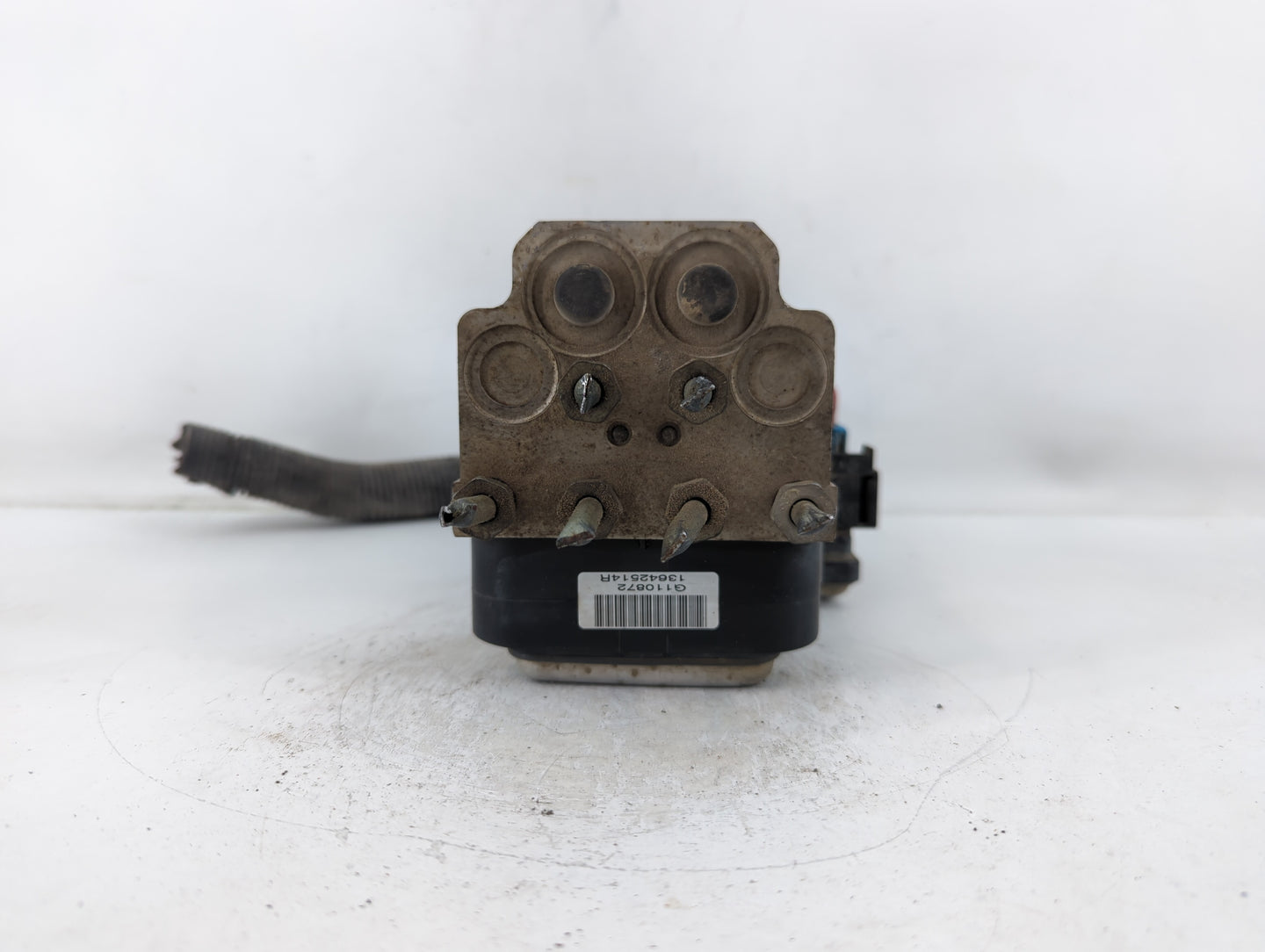 2003-2006 Chevrolet Suburban 1500 ABS Pump Control Module Replacement P/N:DC3335E005BJ Fits Fits 2003 2004 2005 2006 OEM Used Auto Parts - Oemusedautoparts1.com