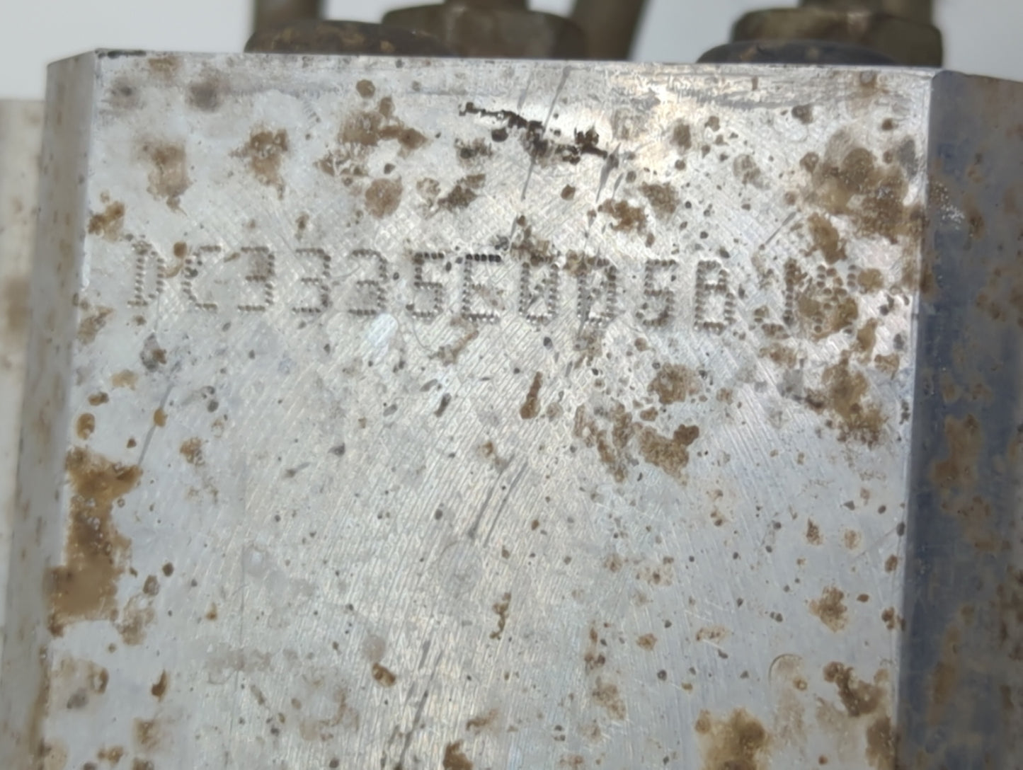 2003-2006 Chevrolet Suburban 1500 ABS Pump Control Module Replacement P/N:DC3335E005BJ Fits Fits 2003 2004 2005 2006 OEM Used Auto Parts - Oemusedautoparts1.com