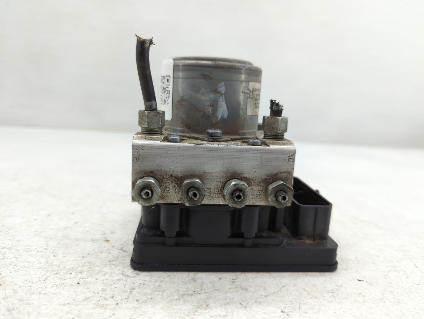 2017-2020 Chevrolet Impala ABS Pump Control Module Replacement P/N:84092226 223B071BGU Fits Fits 2017 2018 2019 2020 OEM Used Auto Parts - Oemusedautoparts1.com