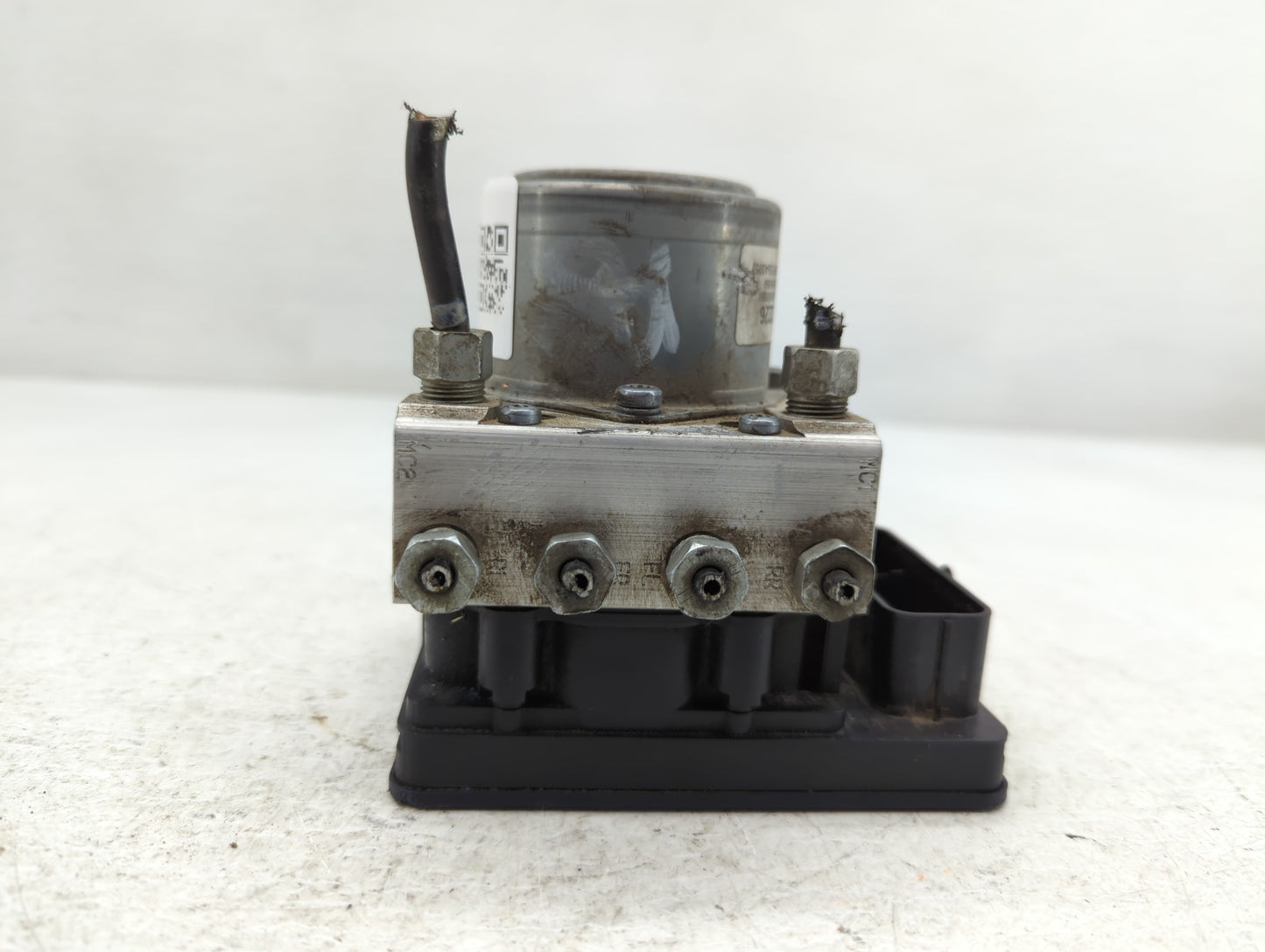 2017-2020 Chevrolet Impala ABS Pump Control Module Replacement P/N:84092226 223B071BGU Fits Fits 2017 2018 2019 2020 OEM Used Auto Parts - Oemusedautoparts1.com