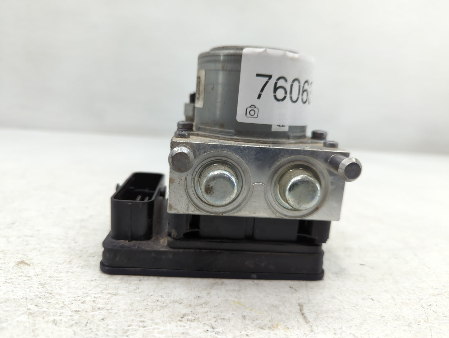 2017-2020 Chevrolet Impala ABS Pump Control Module Replacement P/N:84092226 223B071BGU Fits Fits 2017 2018 2019 2020 OEM Used Auto Parts - Oemusedautoparts1.com