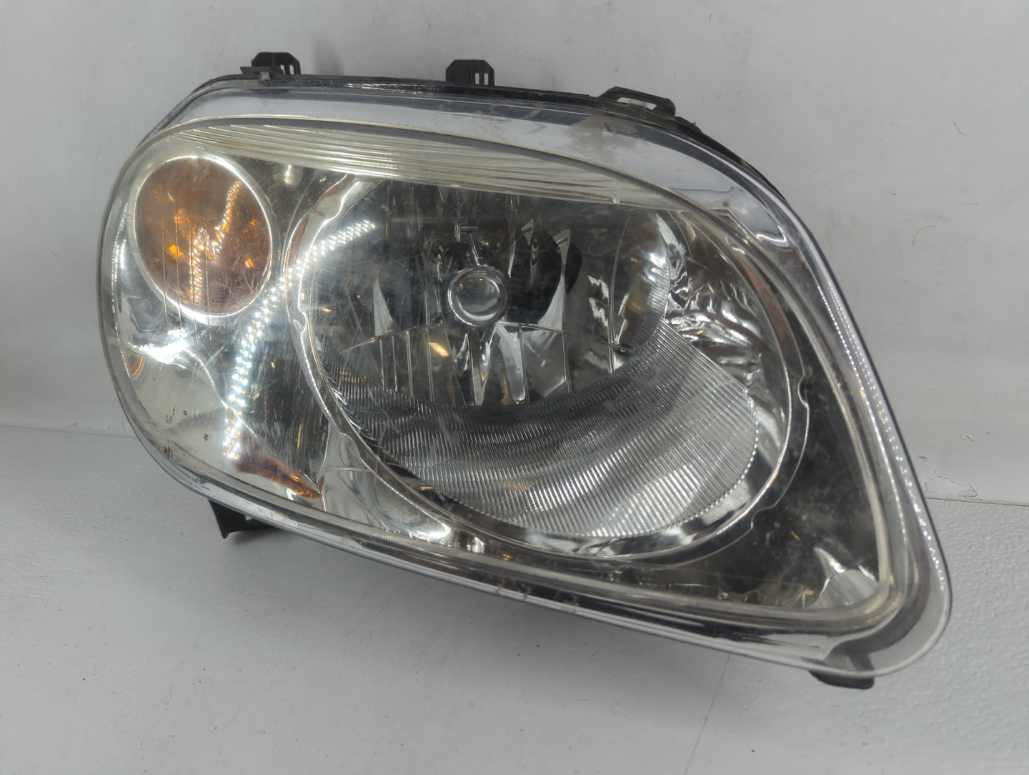 2006-2011 Chevrolet Hhr Passenger Right Oem Head Light Headlight Lamp - Oemusedautoparts1.com