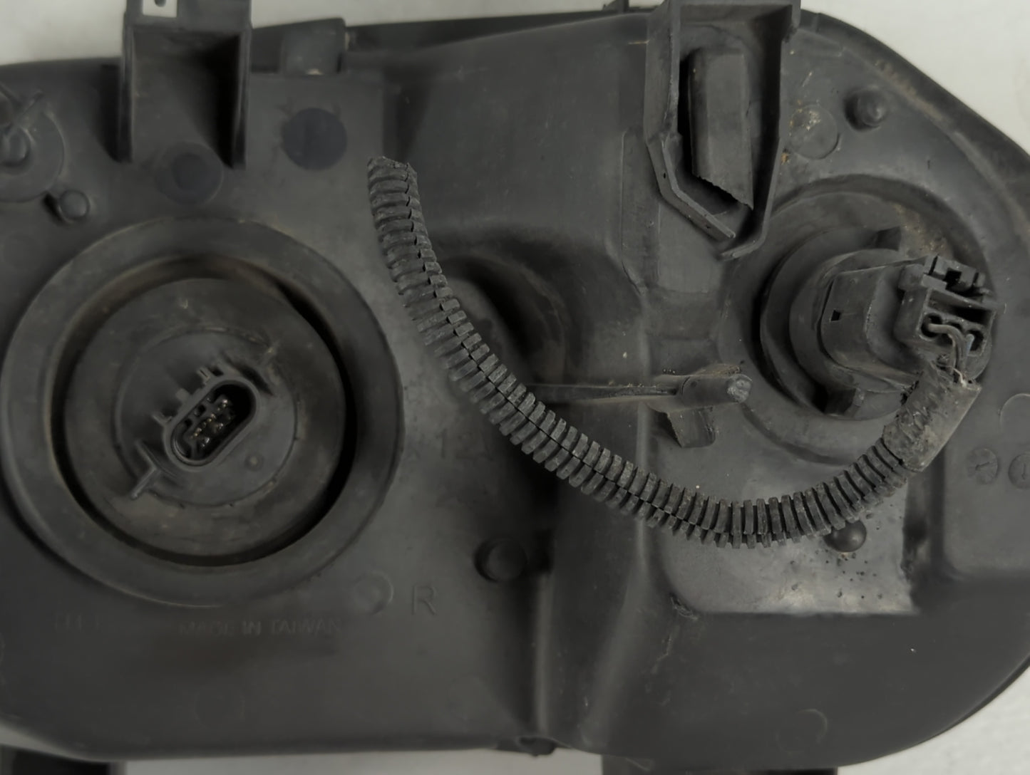 2006-2011 Chevrolet Hhr Passenger Right Oem Head Light Headlight Lamp - Oemusedautoparts1.com