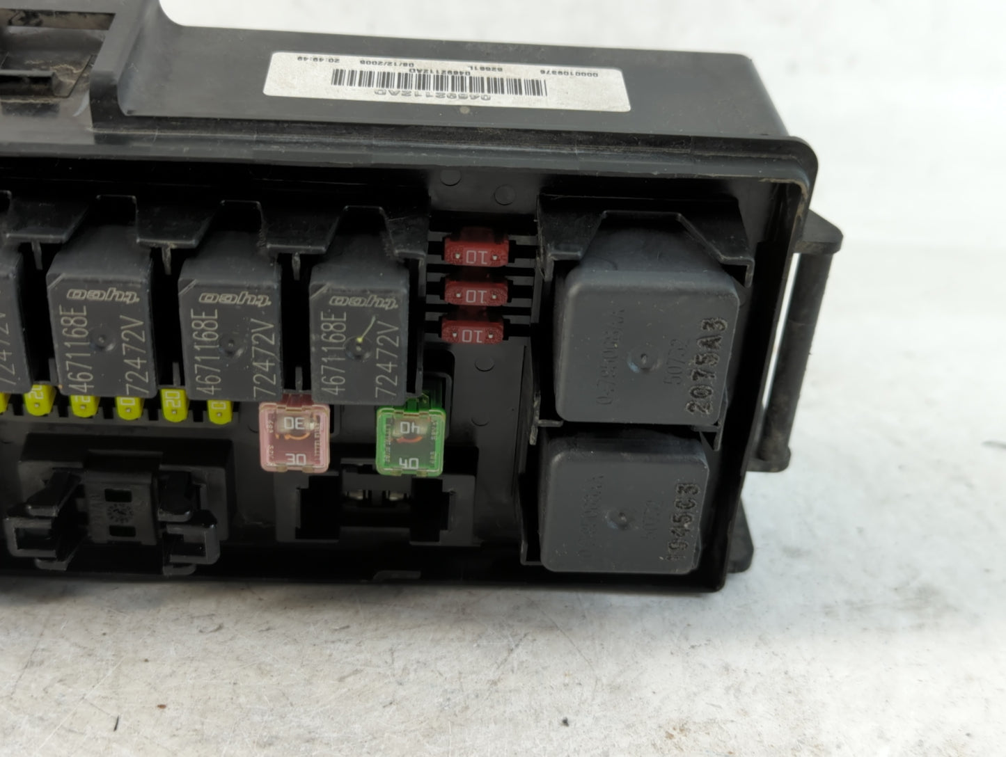 2004-2006 Dodge Durango Fusebox Fuse Box Panel Relay Module P/N:04692112AD Fits Fits 2004 2005 2006 OEM Used Auto Parts - Oemusedautoparts1.com