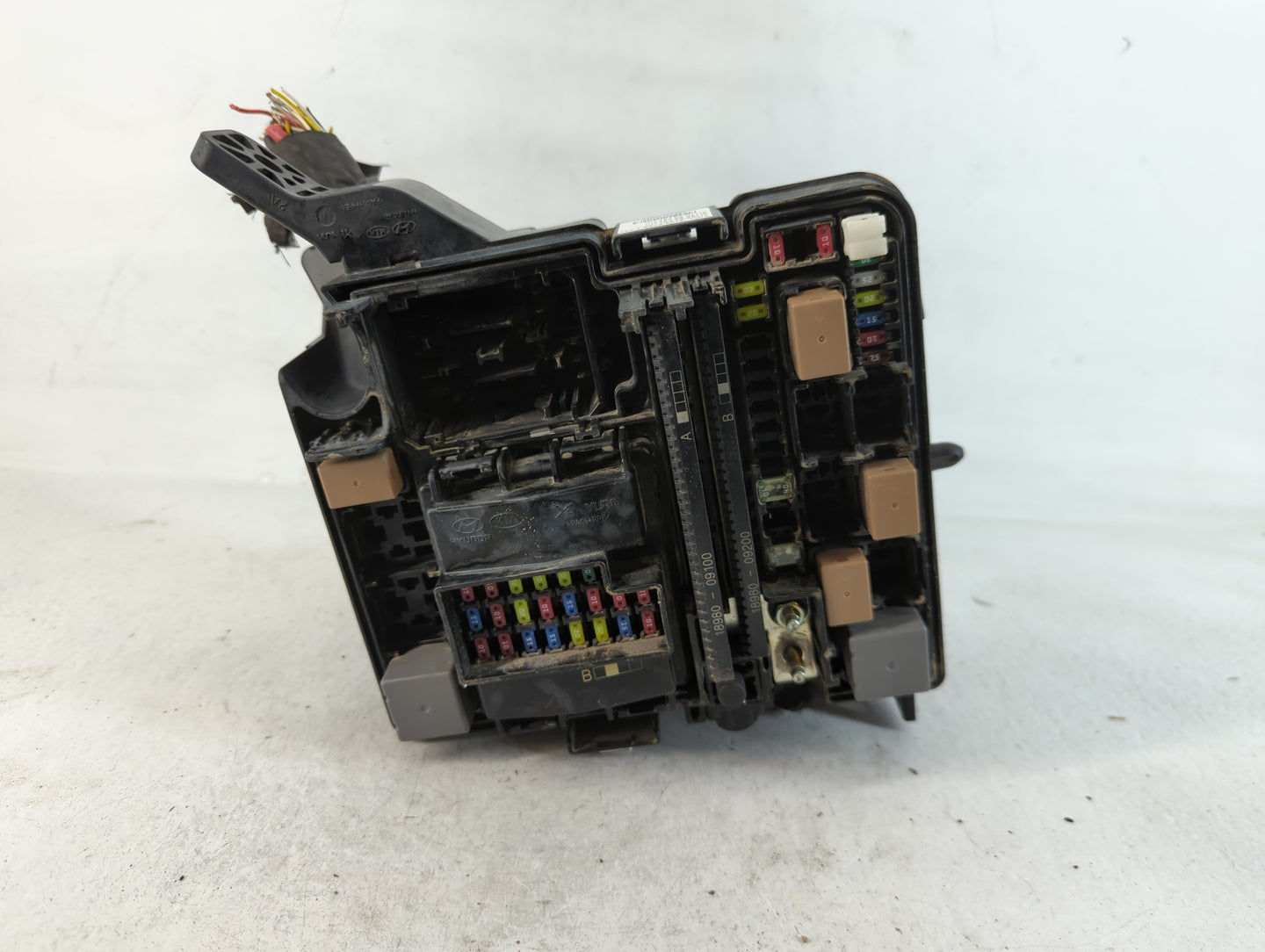 2016-2017 Hyundai Sonata Fusebox Fuse Box Panel Relay Module P/N:6423-0102-7-000 Fits Fits 2016 2017 OEM Used Auto Parts - Oemusedautoparts1.com