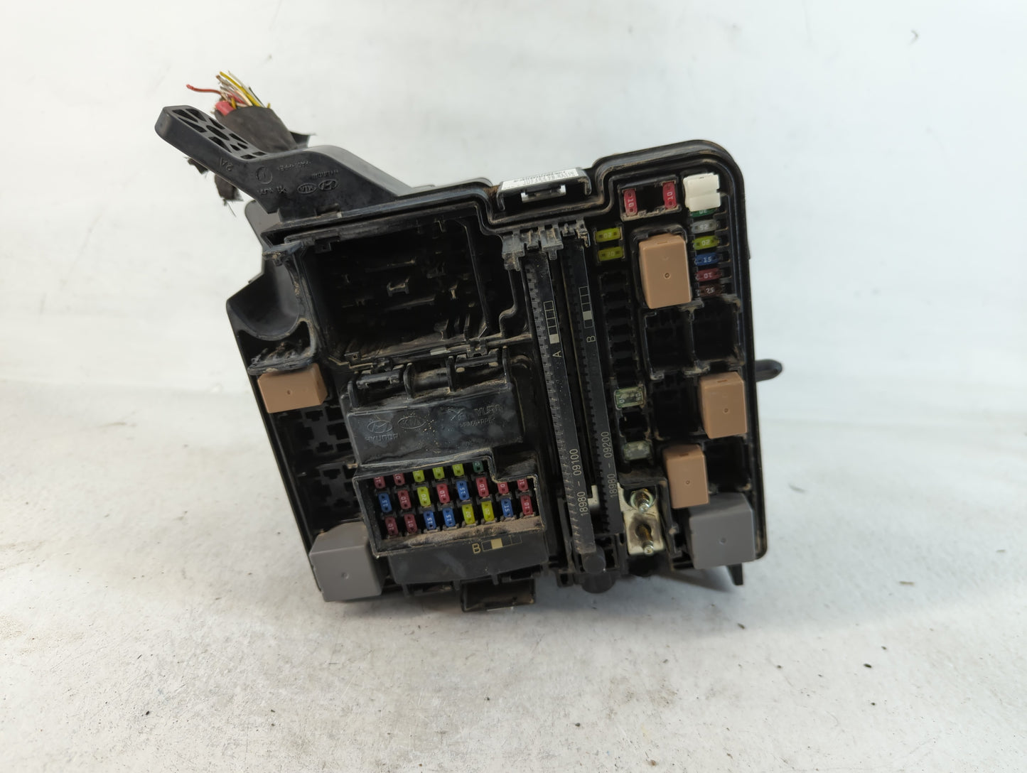 2016-2017 Hyundai Sonata Fusebox Fuse Box Panel Relay Module P/N:6423-0102-7-000 Fits Fits 2016 2017 OEM Used Auto Parts - Oemusedautoparts1.com