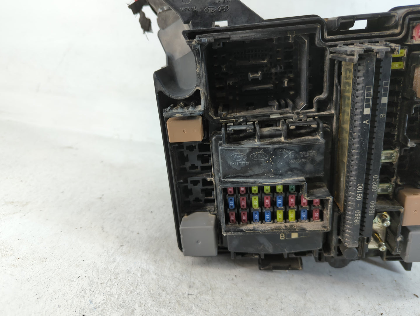 2016-2017 Hyundai Sonata Fusebox Fuse Box Panel Relay Module P/N:6423-0102-7-000 Fits Fits 2016 2017 OEM Used Auto Parts - Oemusedautoparts1.com