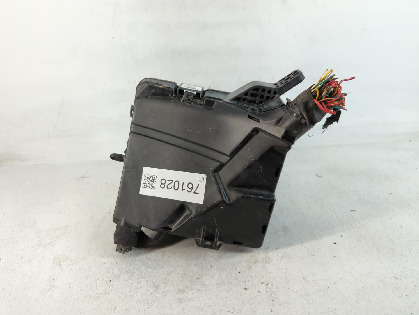 2016-2017 Hyundai Sonata Fusebox Fuse Box Panel Relay Module P/N:6423-0102-7-000 Fits Fits 2016 2017 OEM Used Auto Parts - Oemusedautoparts1.com