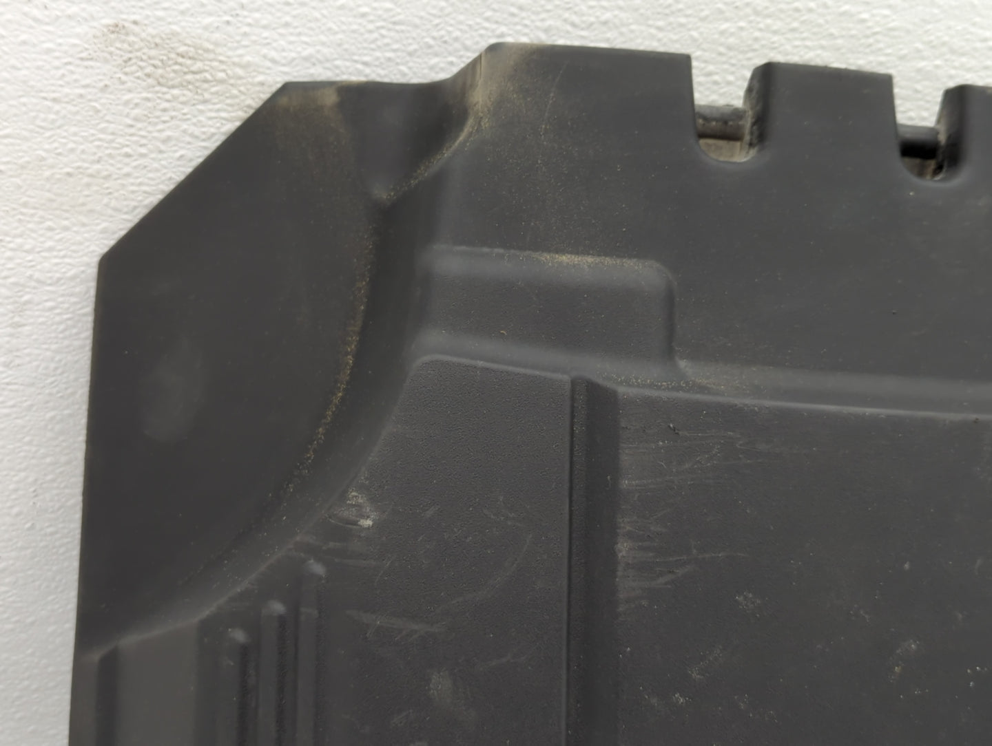 2009 Gmc Yukon Xl 1500 Engine Cover - Oemusedautoparts1.com