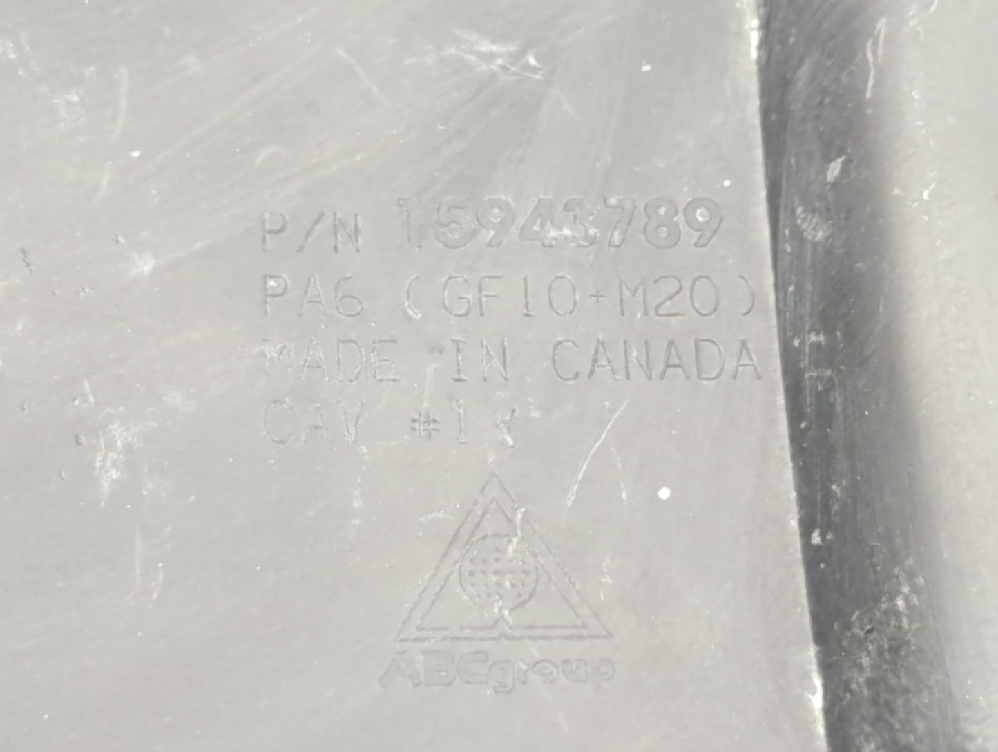 2009 Gmc Yukon Xl 1500 Engine Cover - Oemusedautoparts1.com