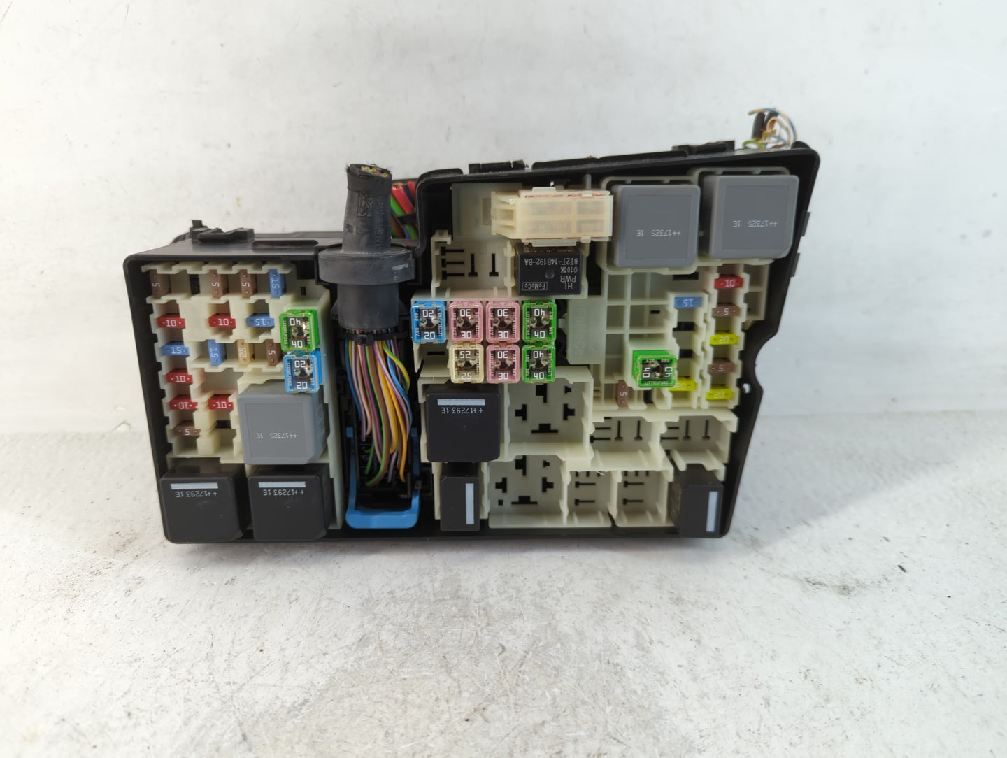 2018 Ford Escape Fusebox Fuse Box Panel Relay Module P/N:E02345500 AV6T-14A067-AD Fits OEM Used Auto Parts - Oemusedautoparts1.com