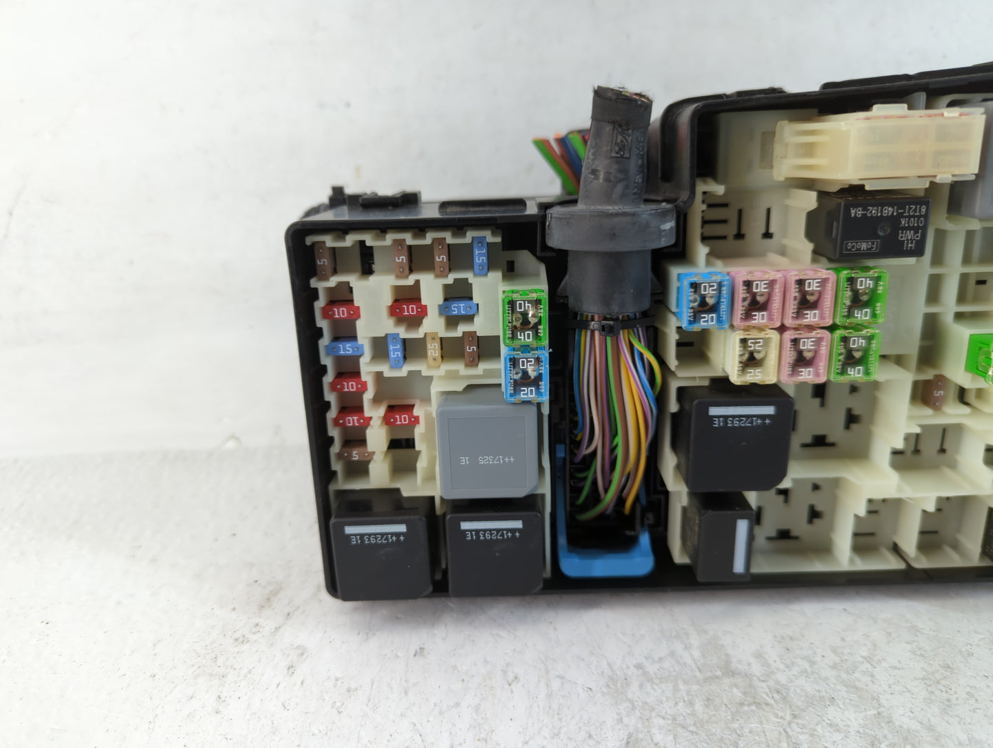 2018 Ford Escape Fusebox Fuse Box Panel Relay Module P/N:E02345500 AV6T-14A067-AD Fits OEM Used Auto Parts - Oemusedautoparts1.com