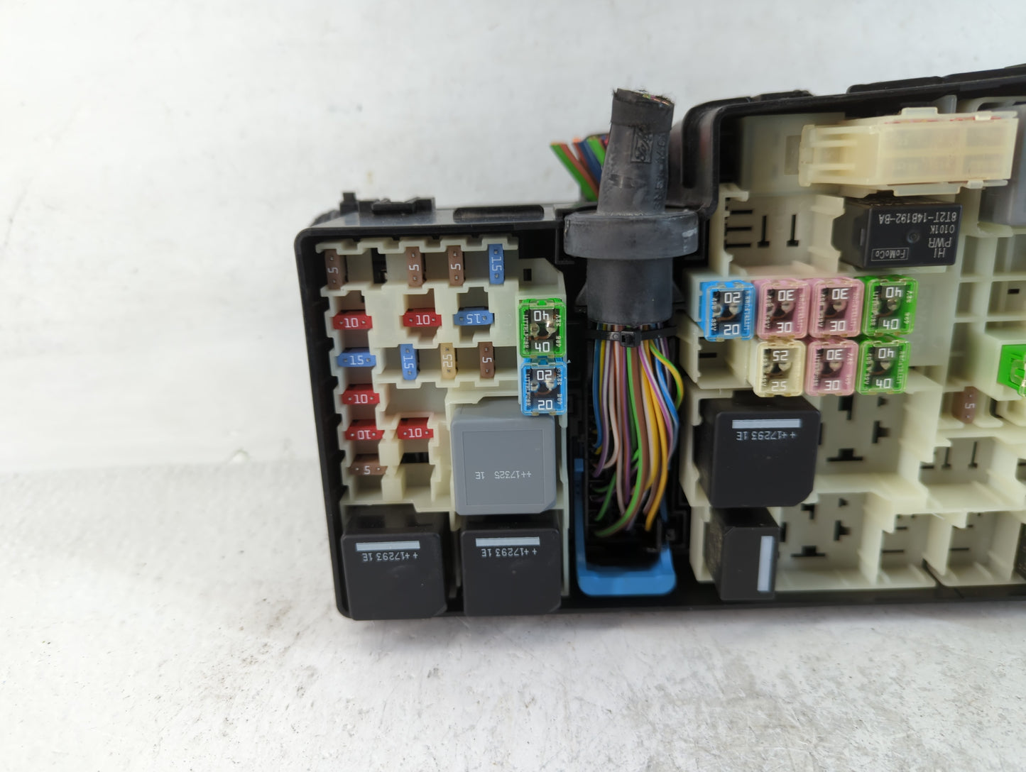 2018 Ford Escape Fusebox Fuse Box Panel Relay Module P/N:E02345500 AV6T-14A067-AD Fits OEM Used Auto Parts - Oemusedautoparts1.com